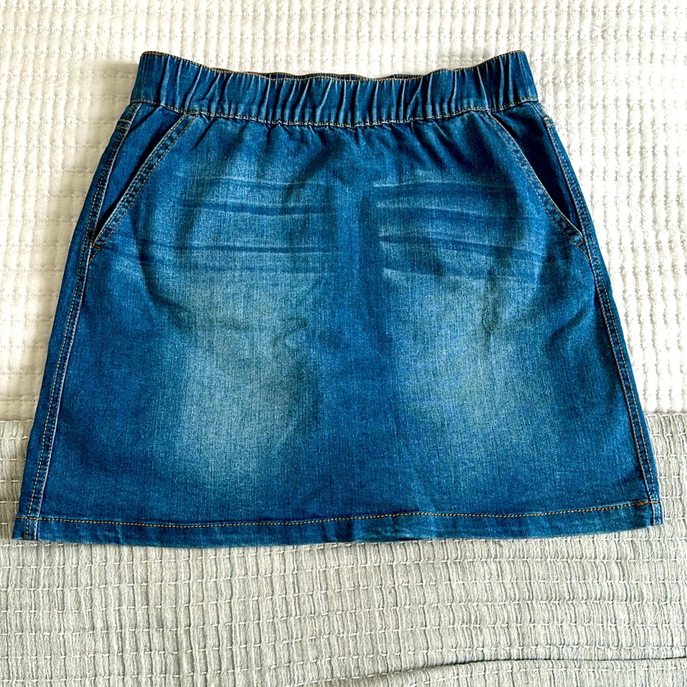 Brand new, never worn, Boston Propper skirt with built in soft shorts.